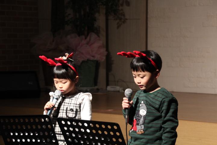 2012.12.24 크리스마스이브행사(유치부인사)